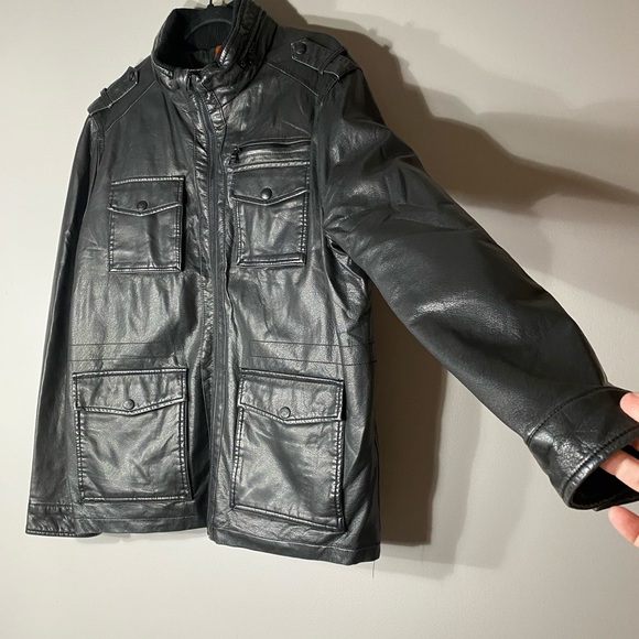 Men’s Dockers Vegan Black Leather L 
Motorcycle Inspired Jacket 
Lots of pockets - Picture 3 of 11